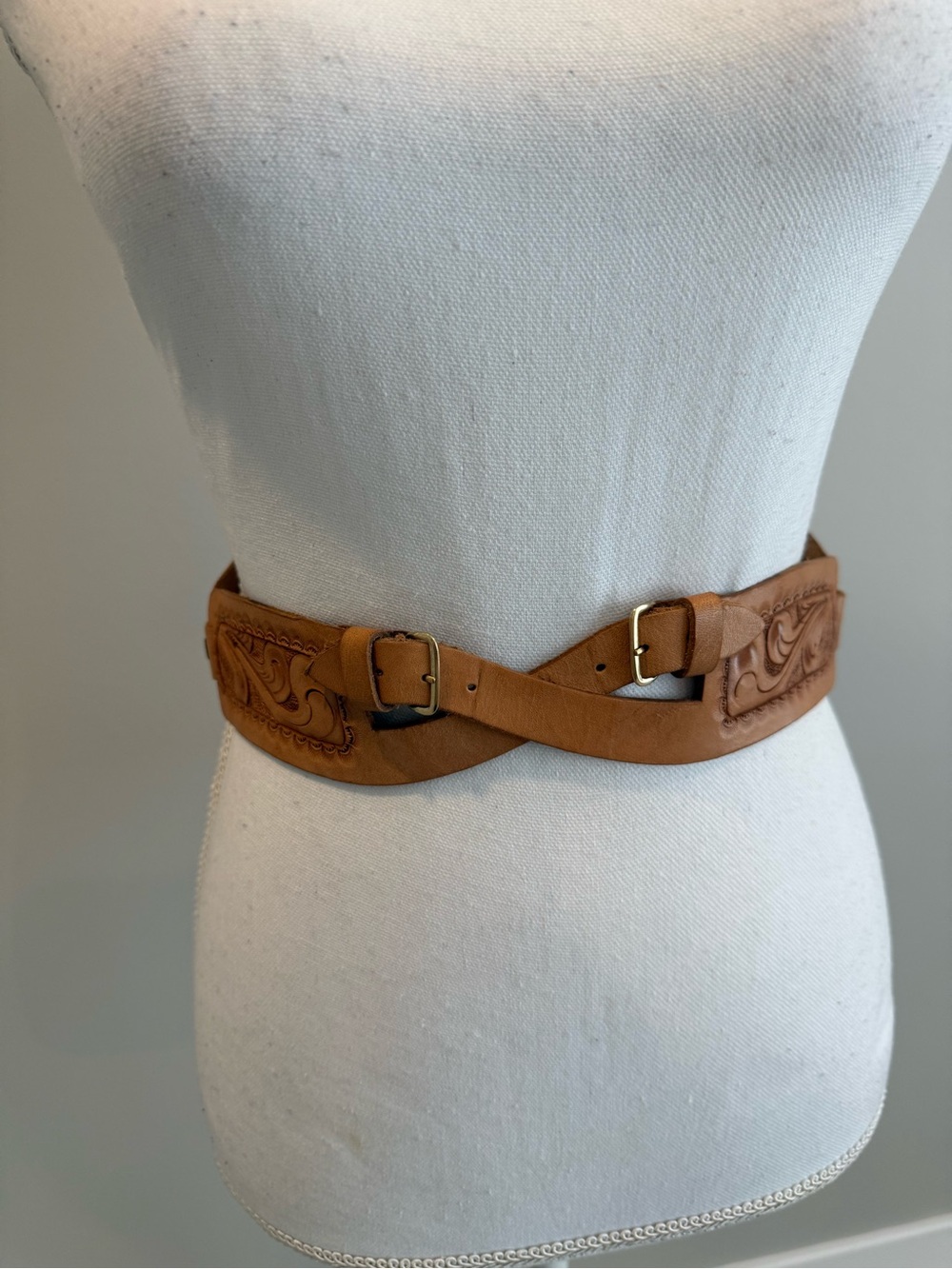 Tooled leather belt scroll cutouts